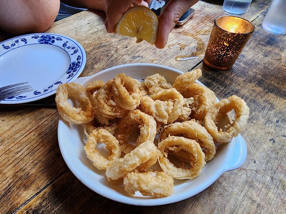 Fried Calamari with Lemon Wedge